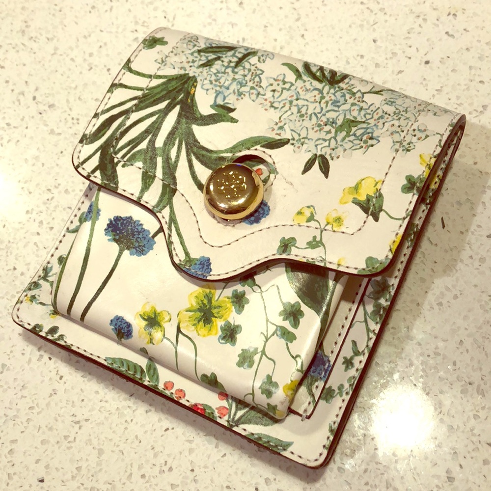 Tory Burch loop/belt bag with small boo boo 😢